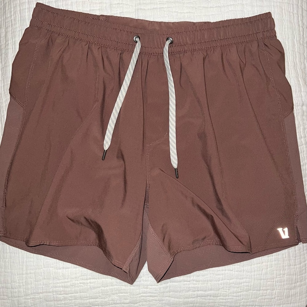 Vuori Men’s Large Course Run Short NWOT